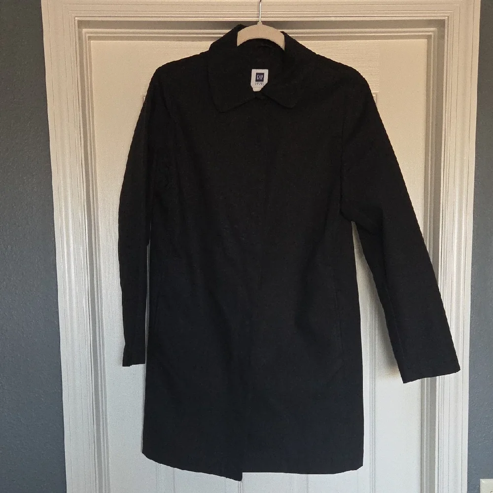 Like New Women's GAP Long Black Coat Jacket W/ Two Side Pockets Size XS